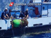 Capitaneria di porto recupera a Portovenere boe e catene abbandonate