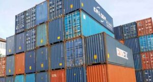 La Spezia, portuale rimane ferito mentre carica container