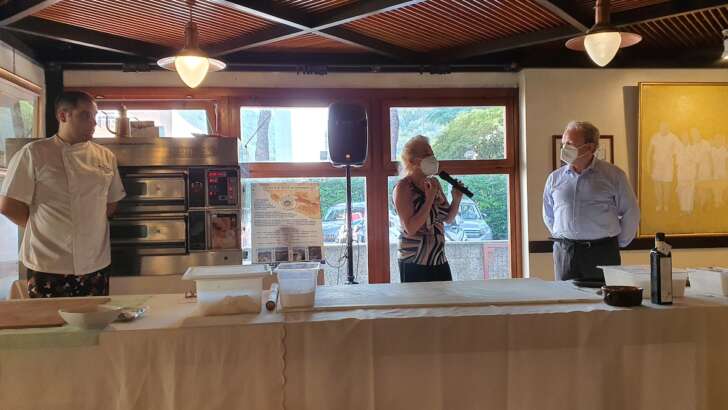 La Focaccia di Recco col formaggio IGP segue un disciplinare definito