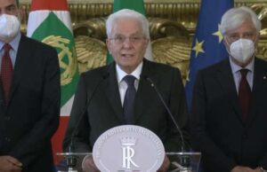 Mattarella firma decreto scioglimento Senato e Camera | Video