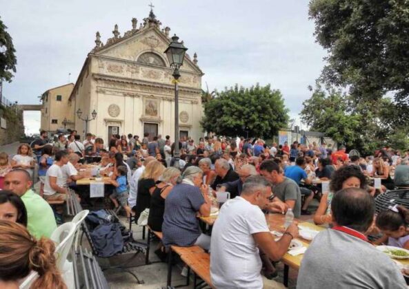 Torna la Sagra della paella a Pieve Ligure, dietro le quinte