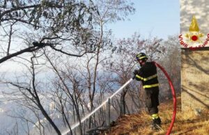 Vessalico, a fuoco bosco: i vigili del fuoco sono sul posto Spento l’incendio boschivo alle spalle di Arenzano