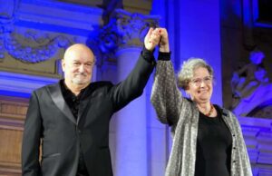 Riconoscimento a Carmen Lavani Carmen Lavani-Soprano