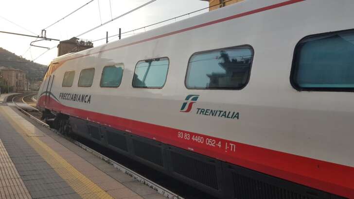Disagi e ritardi per i treni sulla Genova-Ventimiglia