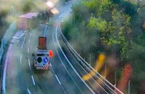 Camion ribaltato in A10, viabilità tornata normale Si è risolto l’incidente sulla A10 che ha visto il ribaltamento di un mezzo pesante e fino a 7 chilometri di coda tra Celle Ligure e Arenzano.