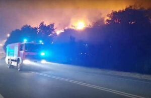 Incendio nel Savonese: a fuoco case, 120 persone sfollate Incendio nel Savonese: a fuoco case, 120 persone sfollate