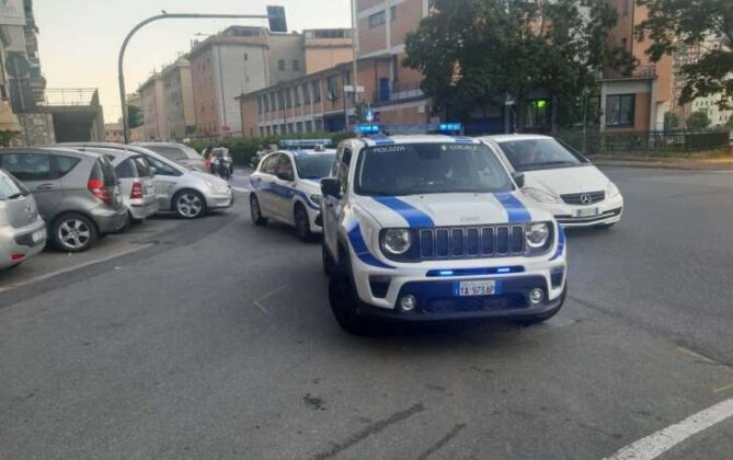 Piazzale Parenzo bloccato per l'acquisto dei biglietti di Pisa-Genoa