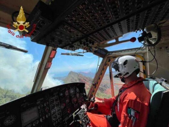 Incendio sopra Casarza Ligure, i VVF salvano 4 ragazzi