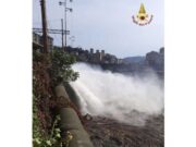 Si rompe tubo acquedotto nei pressi della stazione di Bolzaneto