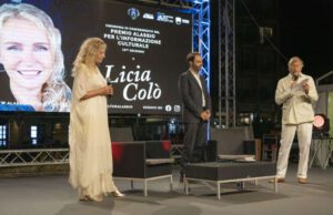 Licia Colò ad Alassio: piazza gremita, libri sold out Licia Colò ad Alassio: piazza gremita, libri sold out