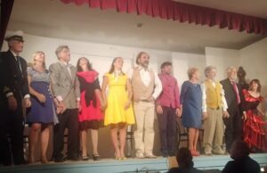 Albenga a teatro per salutare l’amatissimo parroco Don Gigi