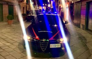 Ubriaco e drogato fa diretta Facebook contromano in auto: pestato In auto in diretta Facebook pestato perché in contromano