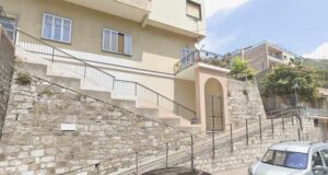 Crolla parte di un muraglione di una crêuza che porta a Pieve Alta