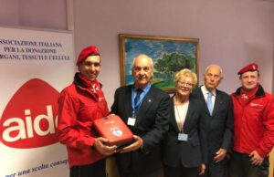 Consegnato un defibrillatore al Gruppo di Sanremo del C.I.S.O.M. Consegnato un defibrillatore al Gruppo di Sanremo del C.I.S.O.M.