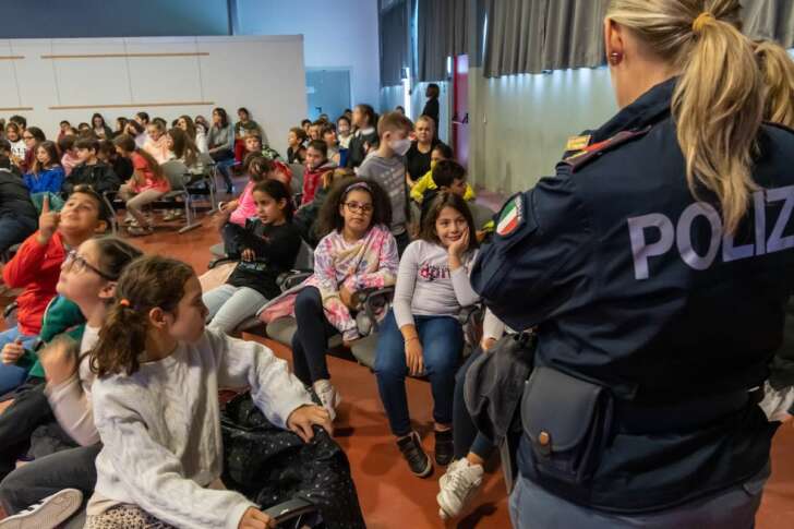 Follo, incontro della polizia con gli alunni della Salvo D’Acquisto