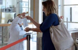 Addio mascherine su mezzi pubblici, obbligo per ospedali e Rsa Addio mascherine su mezzi pubblici, al 31 ottobre per ospedali ed rsa