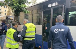 Nuovo controllo biglietti Amt: controllori in azione a Recco