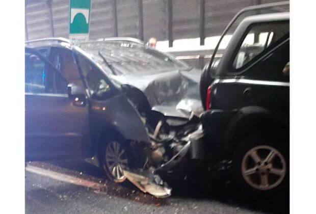 Tamponamento in A12 sotto la Galleria Quezzi: due feriti non gravi