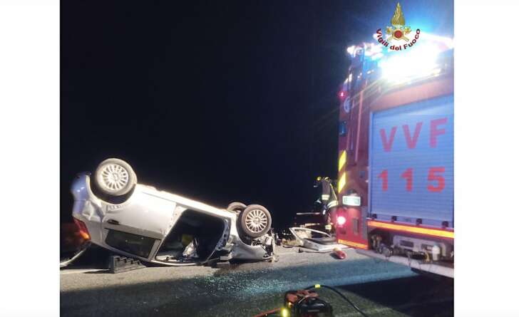 Auto si ribalta in via litoranea delle 5 Terre, sul posto i VVF