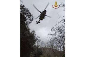 Biker cade sui monti di Feglino, soccorso con elicottero VVF Biker cade sui monti di Feglino, soccorso con elicottero VVF