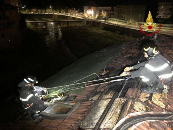 Pontedecimo, intervento dei VVF per incendio tetto appartamento