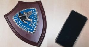Straniero trovato con auricolare mentre dà esame per la patente