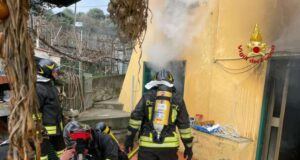 A fuoco cucina a Quezzi, danni in tutto l’appartamento
