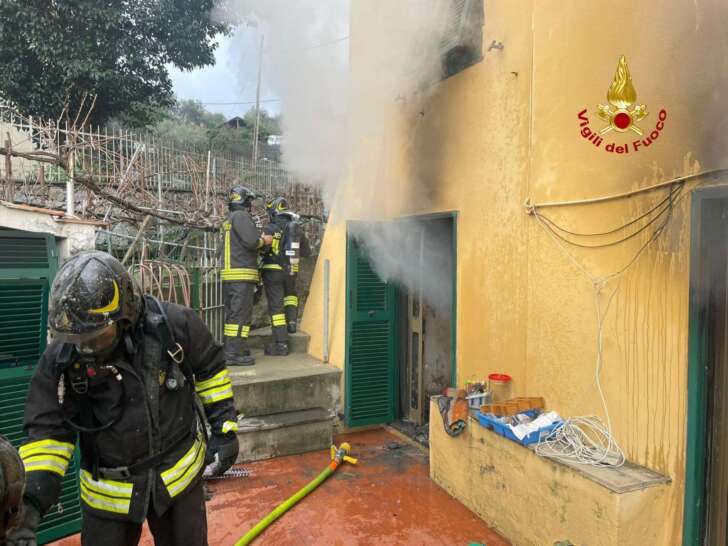 A fuoco cucina a Quezzi, danni in tutto l’appartamento