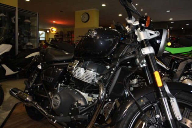 Anteprima unica: Royal Enfield Super Meteor 650