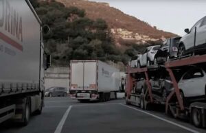 Migranti frustati a Ventimiglia: ricerche internazionali per il camionista Migranti frustati a Ventimiglia: ricerche internazionali per il camionista