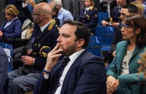 Adesivi sui cartelli stradali, Gambino: Solo 22 sanzioni inizio anno