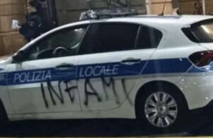 Caruggi terra di nessuno: fermati due stranieri, agenti accerchiati e minacciati da 40 persone