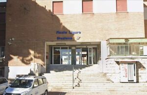 Finale Ligure, spara con un’arma giocattolo a due ferrovieri Finale Ligure, spara con un'arma giocattolo a due ferrovieri