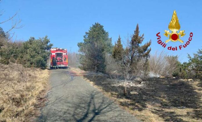 Campo Ligure, incendio boschivo sul Pavaglione: fiamme spente dai VVF