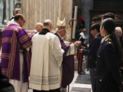 Olio di Capaci donato dal Questore a Mons. Devasini di Chiavari