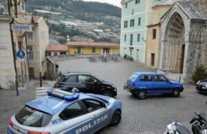 Ventimiglia, rumeno alterato urta quattro auto: arrestato