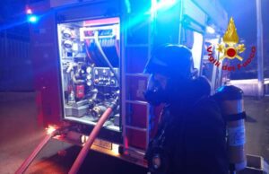 Stella, a fuoco chalet in legno: fiamme spente dai VVF Stella, a fuoco chalet in legno: fiamme spente dai VVF