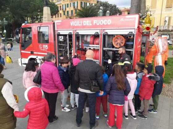 S. Margherita | L’incontro con i bambini: presenti i vigili del fuoco