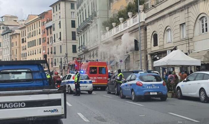 A fuoco appartamento in via Gramsci, traffico sostenuto in zona