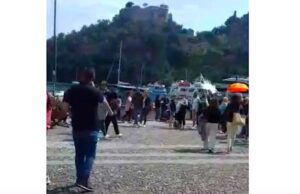 Portofino, cartelli per zone rosse anti sovraffollamento Portofino, cartelli con zone rosse anti sovraffollamento