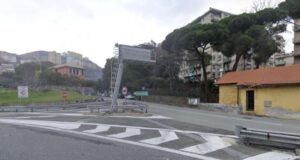 Pra’, camion sbaglia strada e finisce contro guardrail