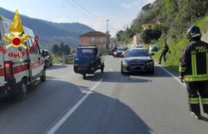S. Colombano, ape contro auto: anziano finisce al San Martino S. Colombano, ape contro auto: anziano finisce al San Martino