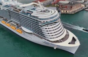 Il debutto di Costa Toscana a Genova | Video e Foto Parto su Costa Crociera, il piccolo e la mamma portati al Gaslini