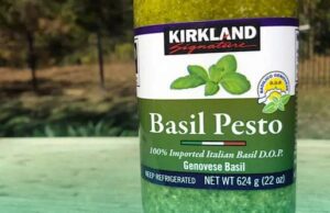 Tonnellate pesto Rana prodotto a Chicago, sequestrate a Genova Sette tonnellate di pesto di Rana prodotto a Chicago, sequestrate a Genova