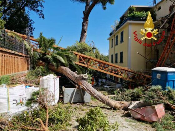 Gru caduta a Santa Margherita, i VVF mettono in sicurezza cantiere