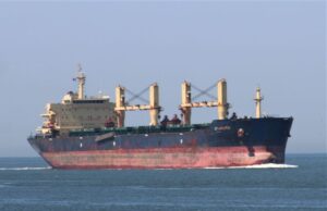 Nave si incaglia a Suez, nuovamente ostruito il canale