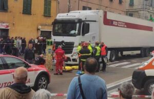 Via Cornigliano, Tir investe pedoni sulle strisce: morta una 50enne ecuadoriana
