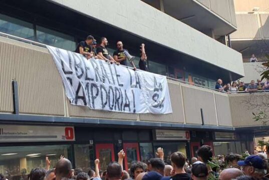 Un migliaio di tifosi della Sampdoria in Corte Lambruschini