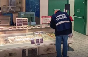 Controlli nelle pescherie di Torino della Guardia Costiera di Savona