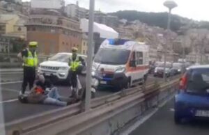 Incidente in Sopraelevata, scooter a terra: rallentamenti Incidente in sopraelevata, scooter a terra: rallentamenti